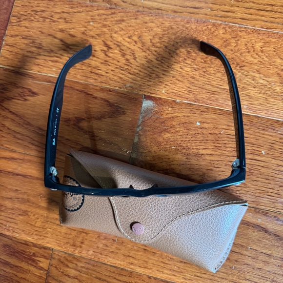 Ray-Ban RB 2132 NEW WAYFARER CLASSIC Black Sunglasses - Picture 11 of 11